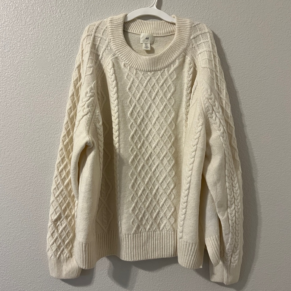 🎄cream cable knit sweater🎄